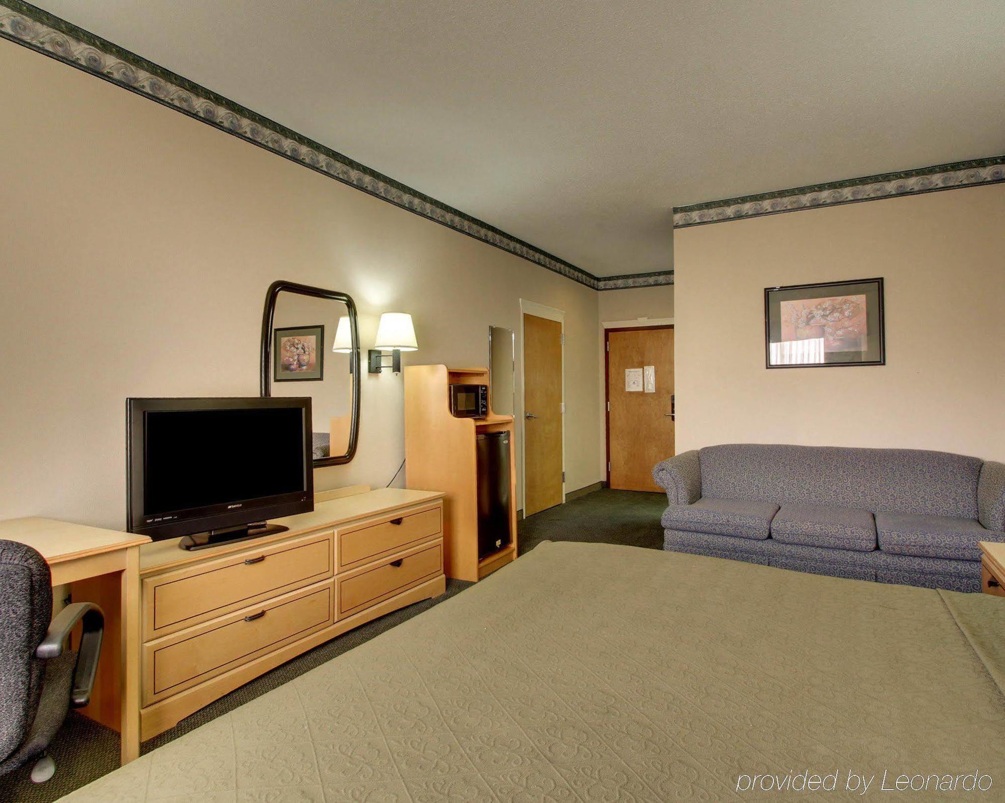 Quality Inn & Suites Pearl-Jackson Exterior photo